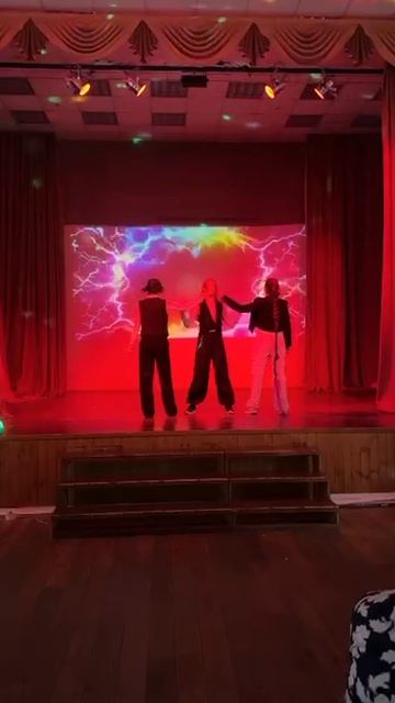 Три Подруги