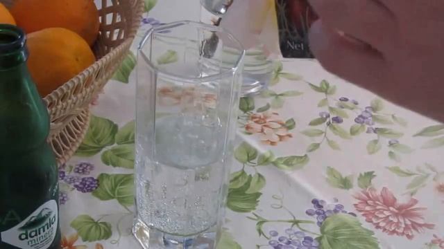 Прохладительный напиток. Готовим дома напиток. Вишневый сок  с минералкой.