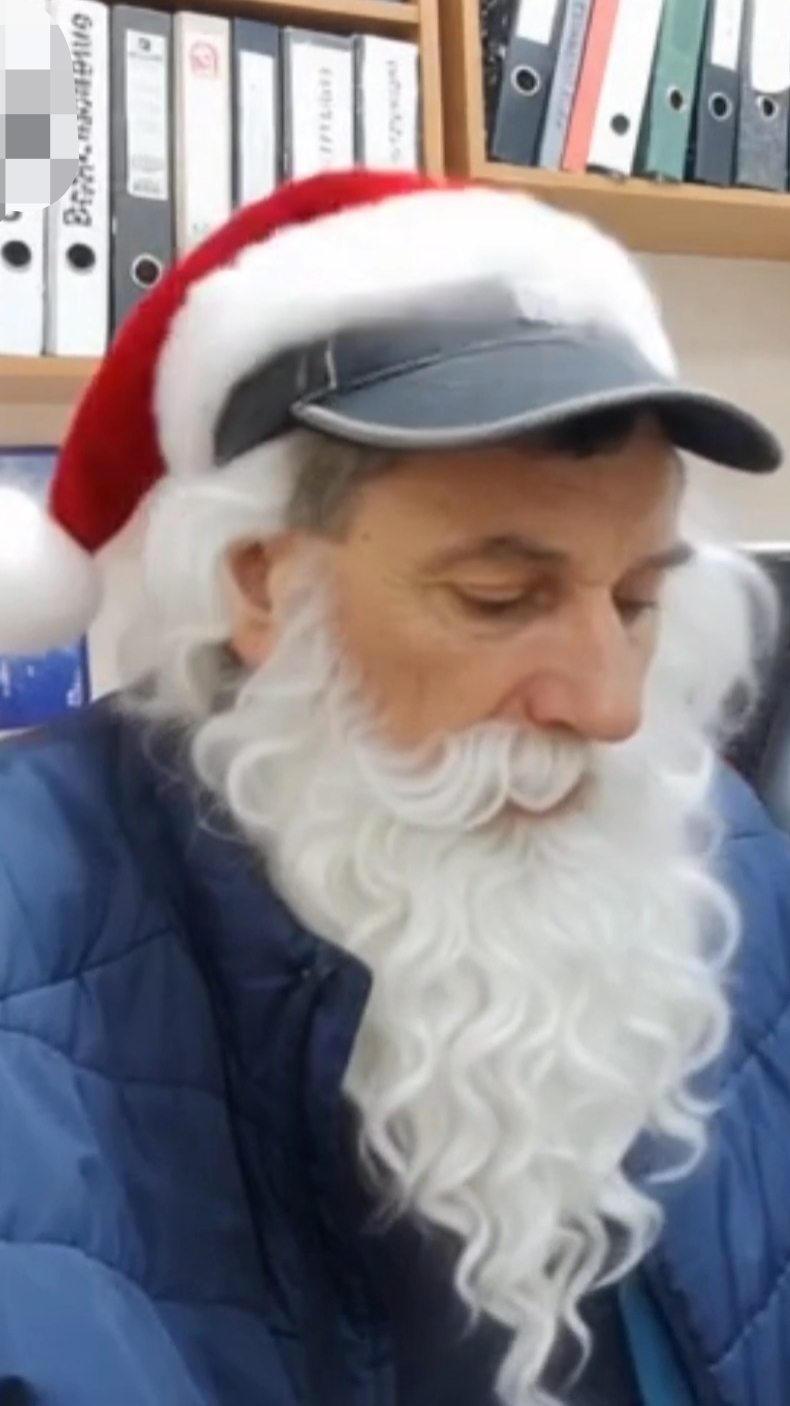 Установка смесителя и сифона на кухонную мойку