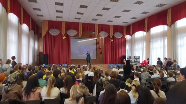 Школа 1678. Концерт ко Дню матери. Алиса Зорева 5 Д поёт "Мама - первое слово"