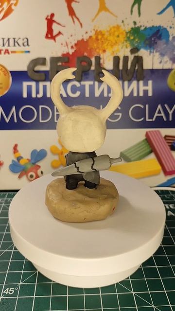 Полый рыцарь из пластилина