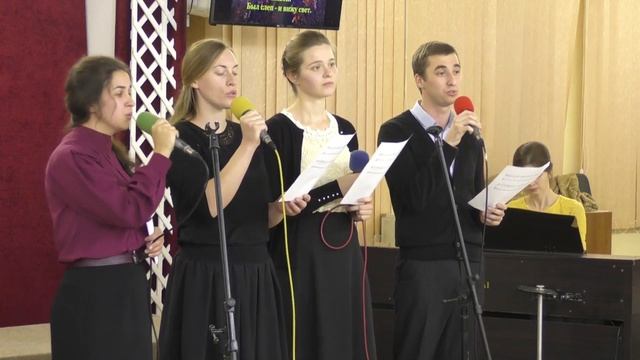 Взор поднимаю к лазурному небу..