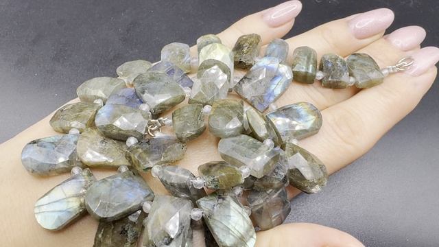 Авторское колье с лабрадором Камни в ювелирной огранке с великолепной иризацией ЛАБ044