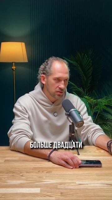 Алгоритм прост.
1. Забираем контакты посетителей сайта конкурента через Bigdata.
2. Фильтруем базу
3