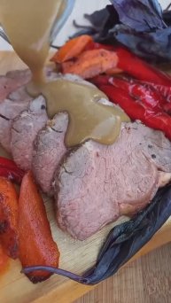 Праздничный ростбиф с соусом 🥩