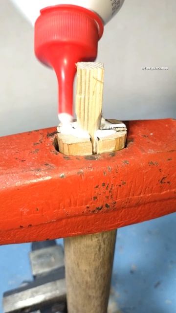 Отличный совет и хитрость по ремонту рукоятки молотка, чтобы она никогда не отваливалась