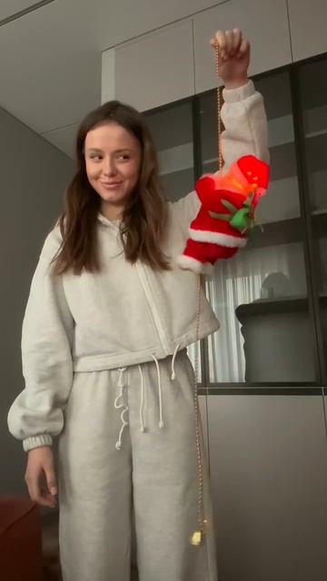 Дед Мороз лезет по верёвке 🎅🎄, новогодняя игрушка ✨. #ДедМороз #верёвка #игрушка #НовыйГод #праздник