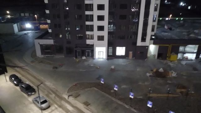 скрежет железного подоконника, оторванного ветром и носимого им по асфальту (Энгельс)