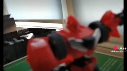 человек паук против 🆚 робота