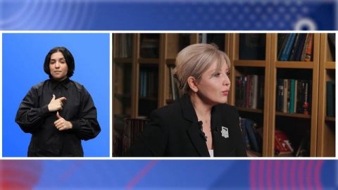 Ко Дню Конституции Российской Федерации. Говорим о важном с Элиной Сидоренко (с сурдопереводом)