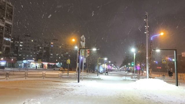 Южный Урал. Магнитогорск. Вечерняя ёлка на Ручьева. Бульвар "Огни Магнитки". 14 декабря 2025 г.