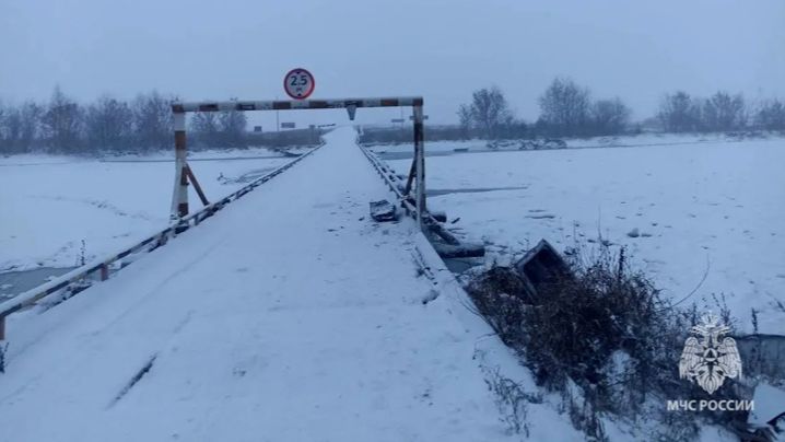 В Башкирии машина с людьми упала в реку Ик