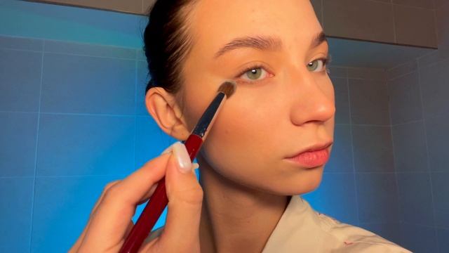 ЯРКИЙ МАКИЯЖ НА НОВЫЙ ГОД С БЕЛЫМИ СТРЕЛКАМИ