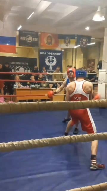 Открытый Ринг. Синему 49 лет а красному 38.