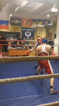 Открытый Ринг. Синему 49 лет а красному 38.