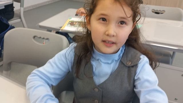 1б класс 7ая Элина школа поздравляет меня с днем рождения