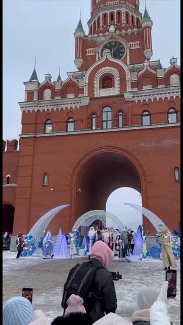 😎 Симбирский Дед Мороз принял участие в ежегодном шествии Дедов Морозов. 📸: Денис Саврандейкин, А