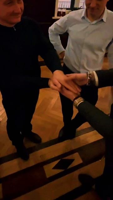 Когда колода в руках дымится 😈Канал иллюзиониста Виктора Шарма👉 https://t.me/victor_sharm