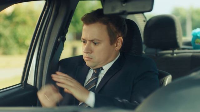 СашаТаня. Катя учится водить Сашину машину. В итоге: нарушила все возможные  правила и разбила машин