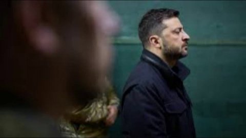 В Раде заявили, что Зеленский возобновил общение с Ермаком