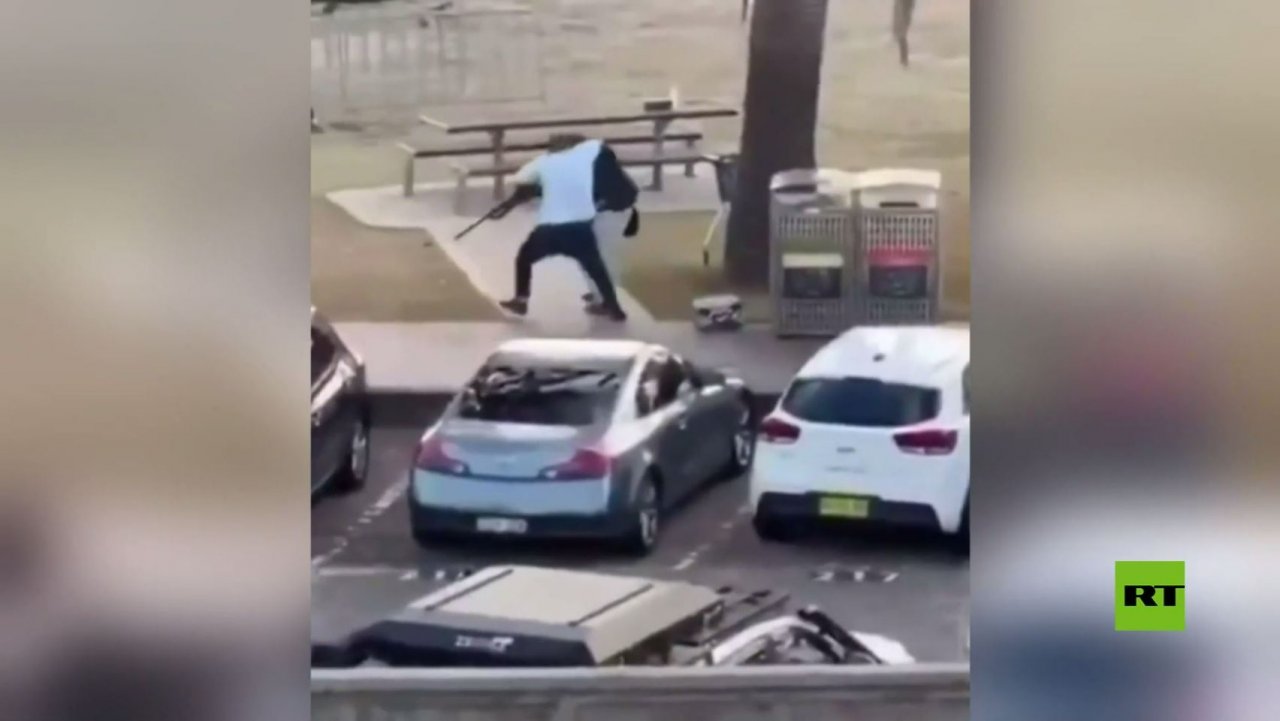 سيدني.. أحد المارة يتمكن من تحييد مسلح على شاطئ بوندي