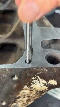 Комплект пружинных футорок с аксессуарами для восстановления резьбы в действии 😎👍 (1)