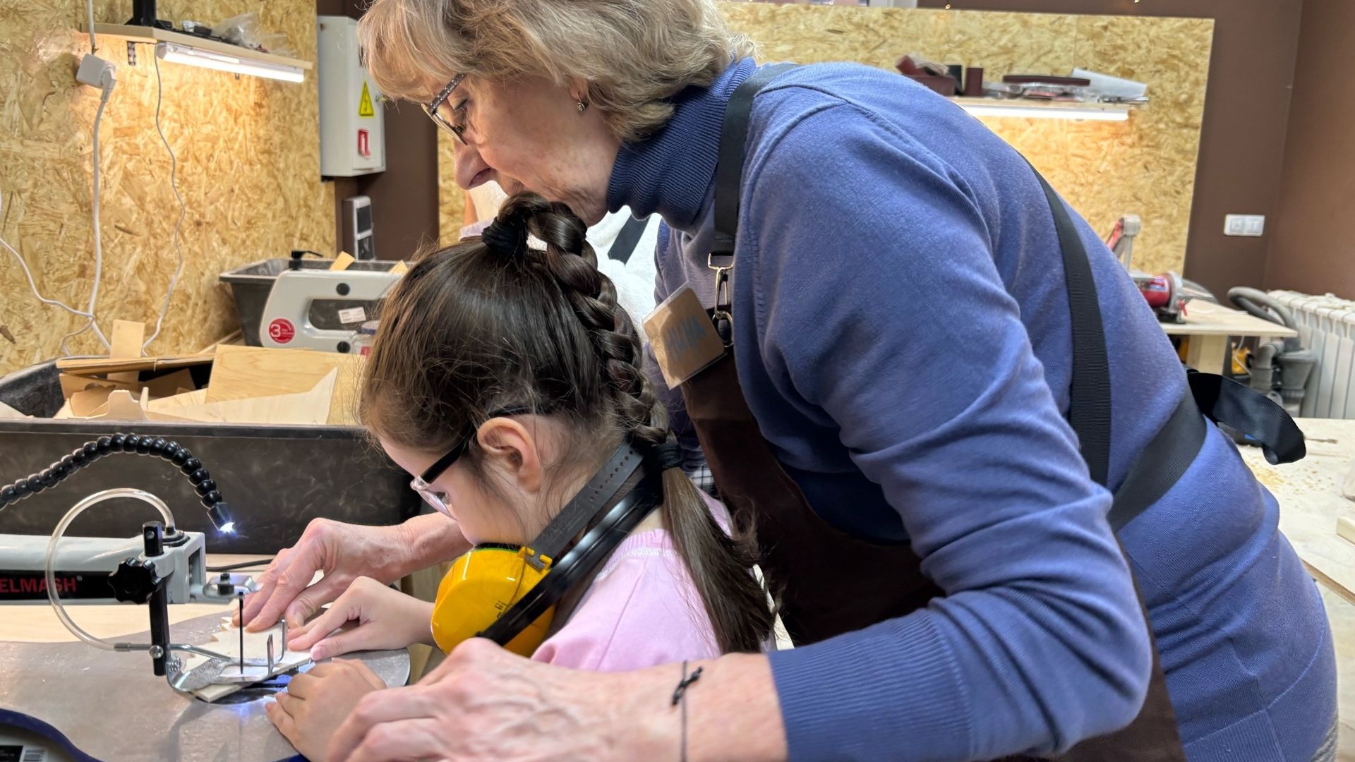 Семейный мастер-класс по столярному делу объединил поколения в Пушкино