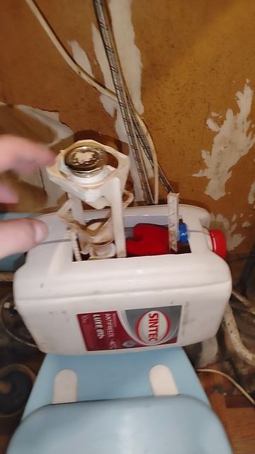 Бачок для унитаза из канистры.