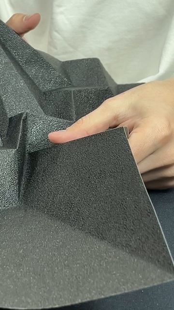 Арт-объект: создал с помощью обоев новую работу