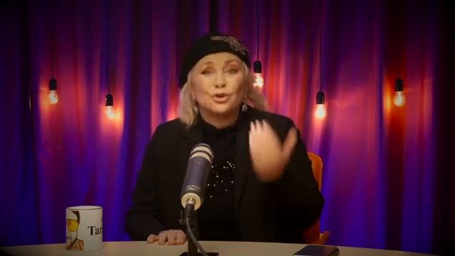 Путин на Украину не НАПАДЕТ, не бойтесь вы так! - актриса Любовь Титаренко успокоила Зеленского 2021