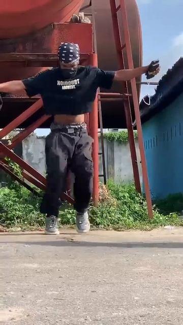 Как они так делают. Странные танцы