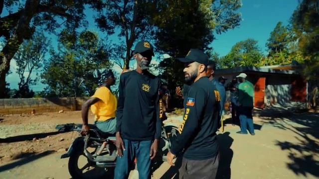 Я столкнулся лицом к лицу с самым опасным главарем банды Гаити 🇭🇹