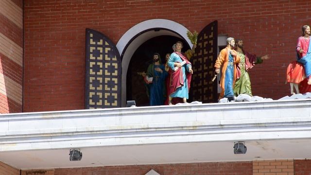 Выход 12 апостолов