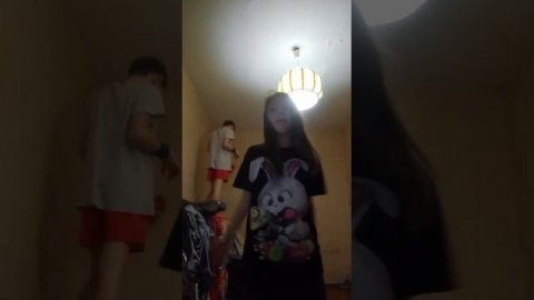 подруга аришла я ей включил музыку