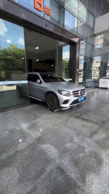 Полностью автономный робот-парковщик, который паркует автомобили самостоятельно