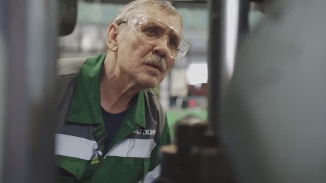 Все своими руками на заводе.