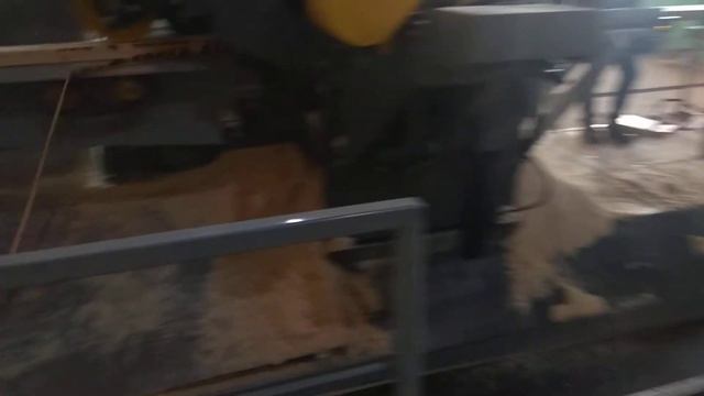 Подача в кромкообрезной станок