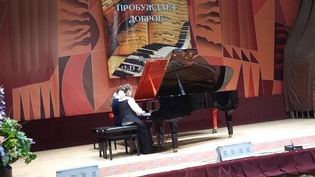 14-12-2025 Куликова Анна и Колчина Варвара исполняют К.Гурлит - Полонез и Весняк- Карлсон