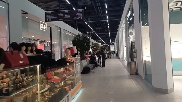 Прогулка и шопинг!