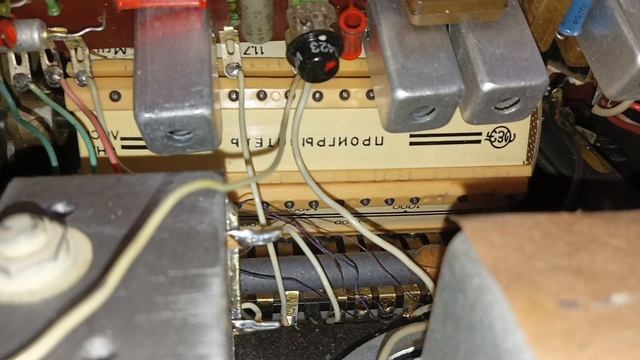 Первый полупроводниковый, Культовый, Ниточка, это все о нем - VEF Spidola !