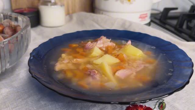 Гороховый суп с копченой курицей