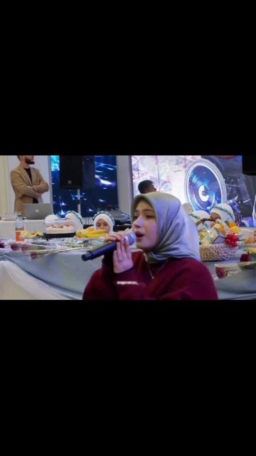 Передаётся от Имама Джафара ас-Садика (мир ему):
Один человек спросил: «О Посланник Аллаха, кто из л