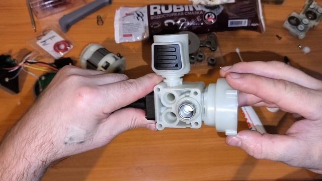 GEARCON. Замена сальников в помпе и смазку в редукторе.