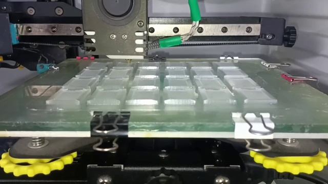 Печать облегченных изоляторов для УКВ антенн. Хорошо подходят на 10-15 мм бум из профиля.