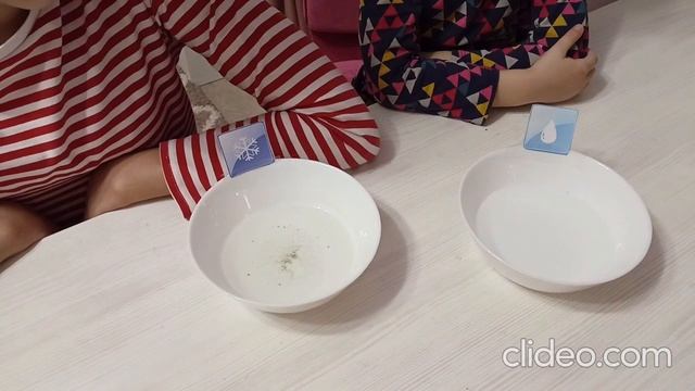 Кира А. (гр."Шустрики") вместе со старшей сестрой Ксенией проверили снег на чистоту!