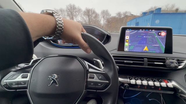 Обзор Peugeot 5008