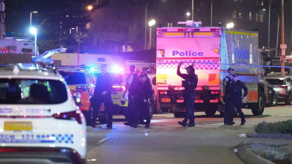 "Все забегали куда попало": россиянин – о массовой стрельбе на пляже в Сиднее