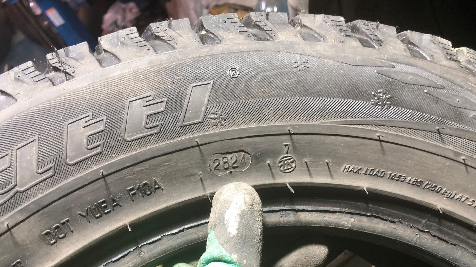 Шина б/у Viatti Bosco Nordico 215/65 R16 98T