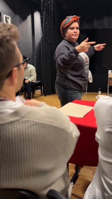 Перед спектаклем. Как тебе ВАЙБ?