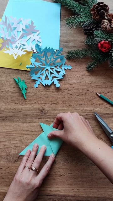 Ажурные снежинки за 5 минут из бумаги